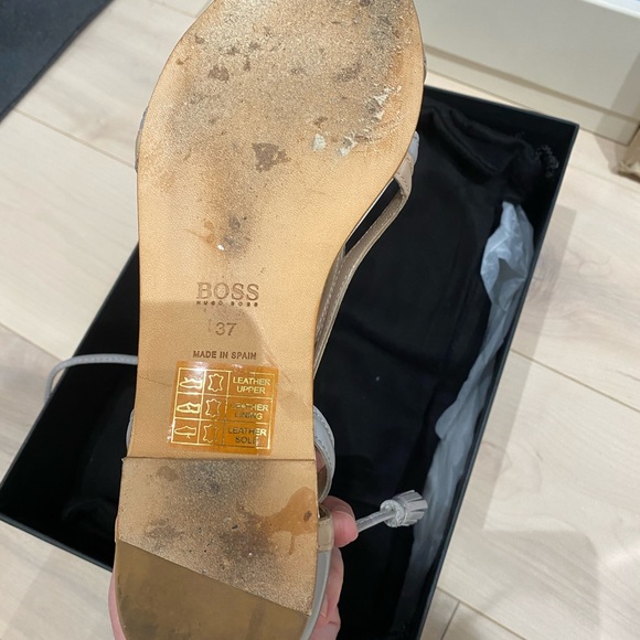 Hugo Boss grey/light peach sandals US 7 - Picture 4 of 14